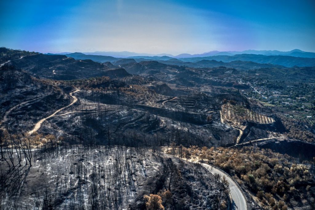 Ηλεία – Το μέγεθος της καταστροφής από τις πυρκαγιές αποτυπώνουν εικόνες από drone