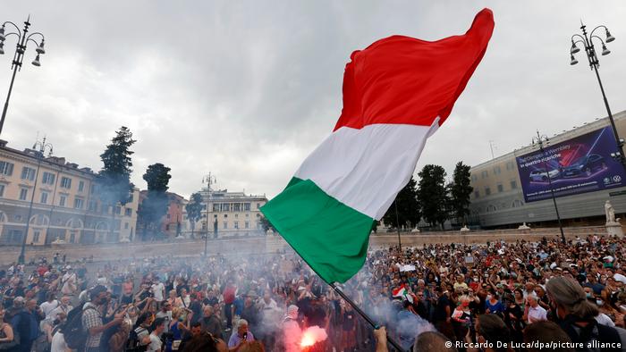 Ιταλία – Μόνο με «πράσινο πάσο» εμβολιασμού η πρόσβαση σε τρένα και αεροπλάνα