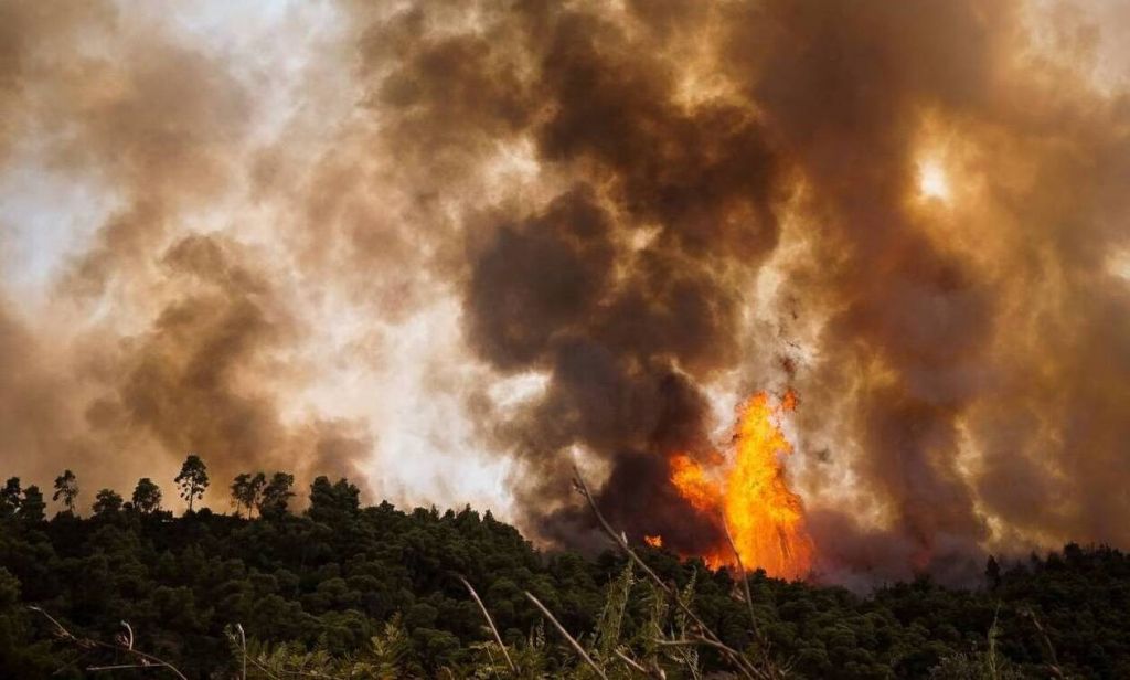 Φωτιά στην Εύβοια – Εντολή εκκένωσης της Λίμνης