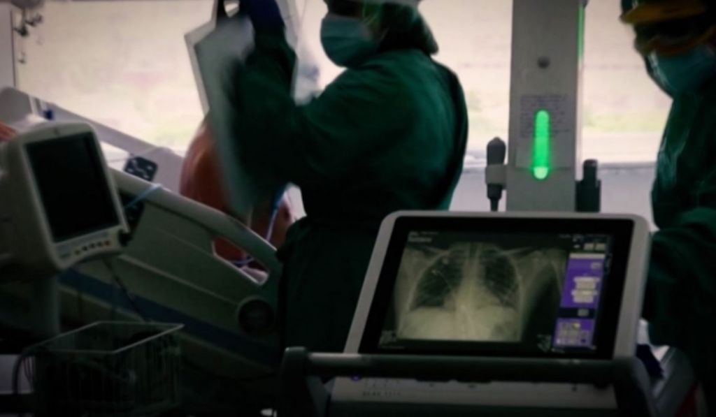 Η μετάλλαξη «Δέλτα» αρχίζει να πιέζει τις ΜΕΘ