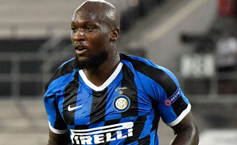 Οπαδοί της Ίντερ βεβήλωσαν το γκράφιτι του Λουκάκου