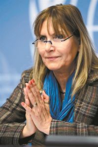 «Πρέπει να επιταχύνουμε τους εμβολιασμούς»