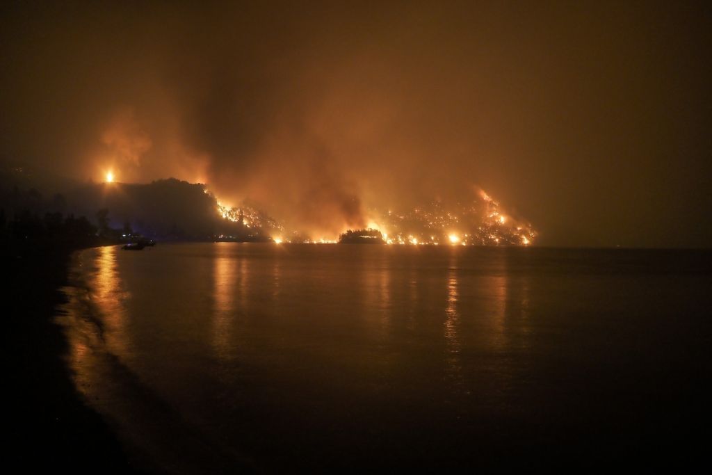 Οι φωτιές στην Ελλάδα στην κορυφή της διεθνούς επικαιρότητας