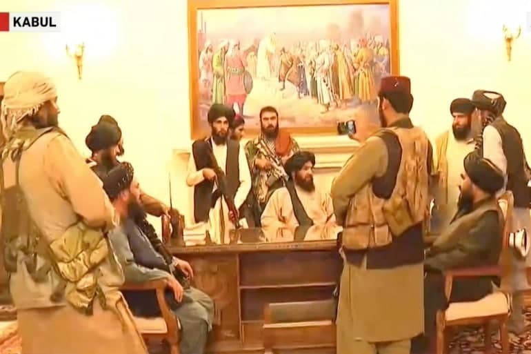 Οι πρώτες εικόνες με τους Ταλιμπάν εντός του Προεδρικού Μεγάρου
