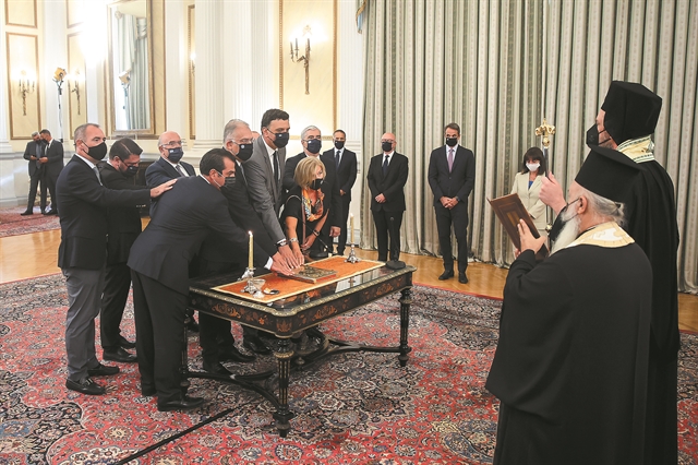 Ανασχηματισμός με ένα… ναυάγιο