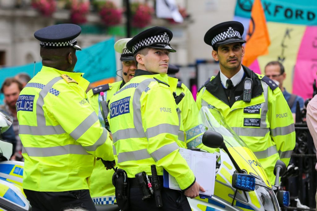 Βρετανία – Σύλληψη άνδρα που φέρεται να τοποθέτησε βελόνες σε τρόφιμα τριών σούπερ μάρκετ
