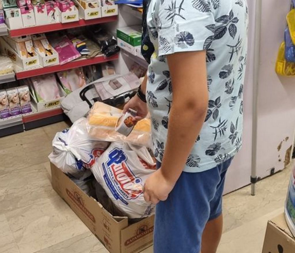 Η ανάρτηση που συγκίνησε τους πάντες – Το παγωτό του μικρού Μανώλη «έγινε» κονσέρβα για τους πυρόπληκτους