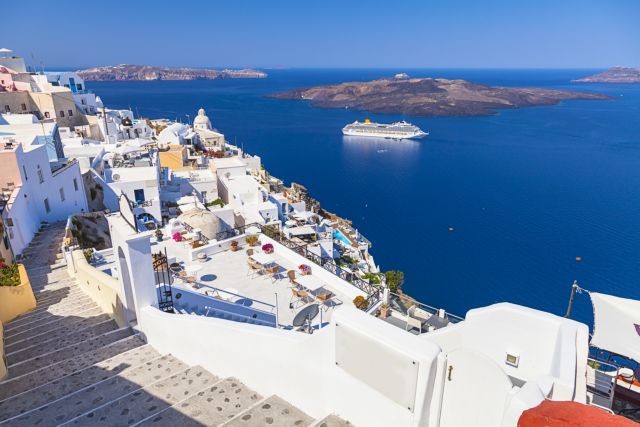 Tourism gives growth a boost – The resorts were inundated by foreign and Greek tourists