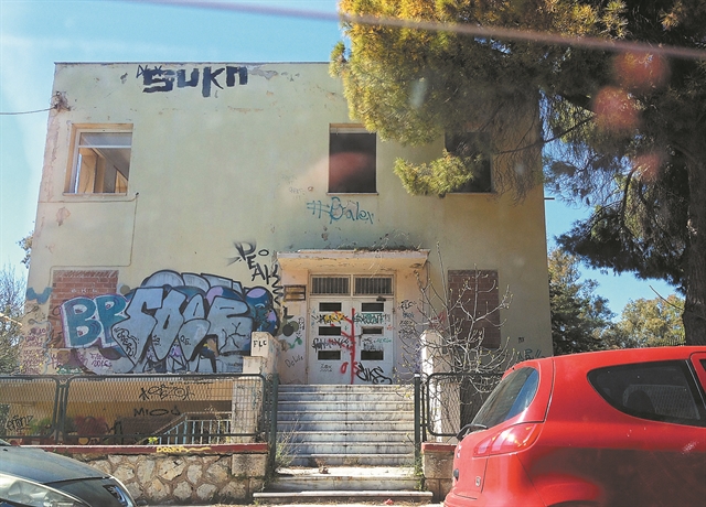 Ρημάζει το ιστορικό Δημοτικό Σχολείο Φιλοθέης