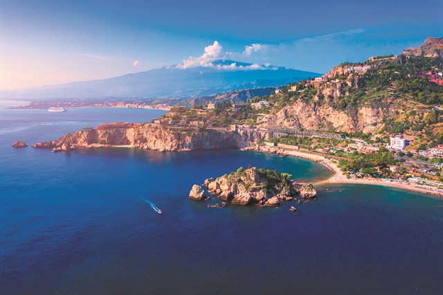 Χαλαρό, ατέλειωτο καλοκαίρι για τις ξανθιές ντίβες