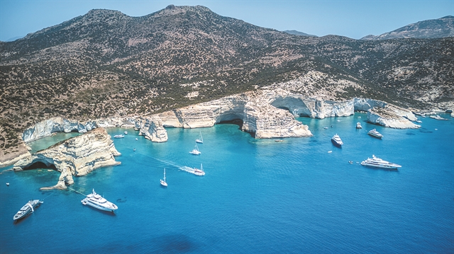 Σαν τα κρυστάλλινα νερά της Μήλου