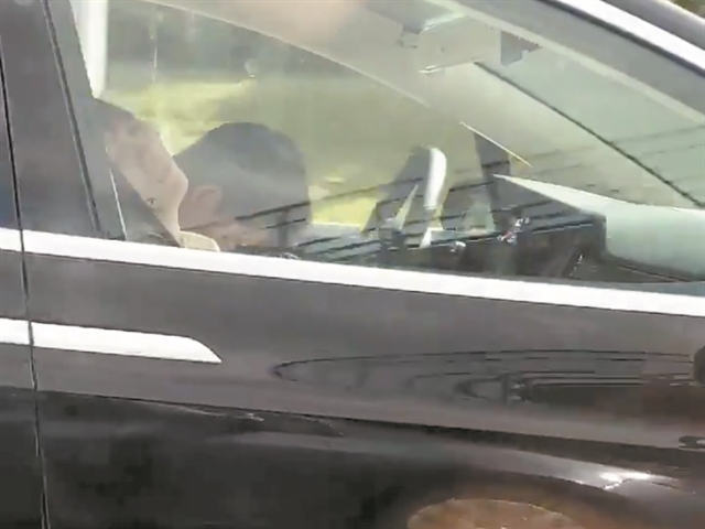 Tesla: στο μικροσκόπιο ο αυτόματος πιλότος