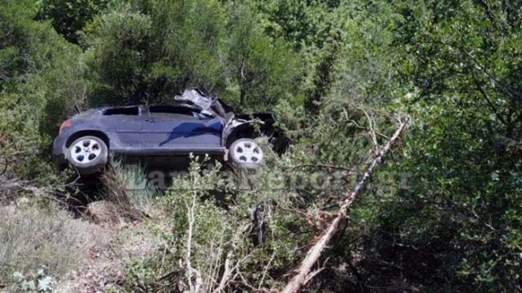Σοκαριστικό ατύχημα – Αυτοκίνητο έπεσε σε γκρεμό 60 μέτρων, απεγκλωβίστηκε η οδηγός
