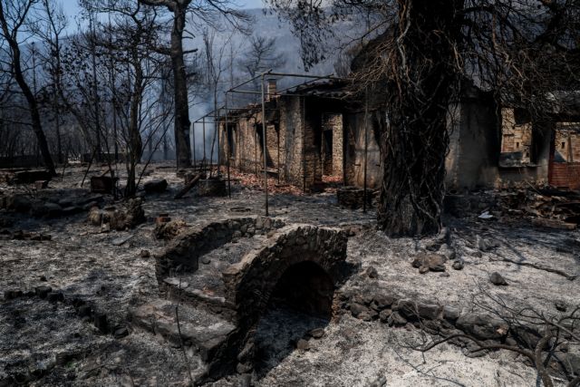 Βίλια – Τουλάχιστον πέντε σπίτια έχουν καταστραφεί ολοσχερώς