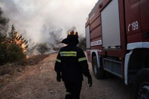 Σε πύρινη «πολιορκία» η χώρα – Μεγάλες φωτιές από Αττική μέχρι Μεσσηνία και Εύβοια