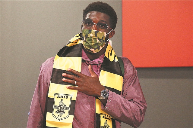 Υποδοχή Καμαρά με συνθήματα