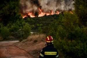 Φωτιά στην Αρχαία Ολυμπία – Μεγάλο πύρινο μέτωπο στην περιοχή Νεμούτα
