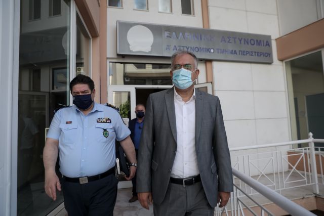 Επίσκεψη Θεοδωρικάκου στο ΑΤ Περιστερίου – «Έρχομαι να δω από πρώτο χέρι τα προβλήματα»