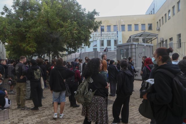 Εκπαιδευτικός για Σταυρούπολη – «Εχει μαζευτεί η Χρυσή Αυγή από όλη τη Θεσσαλονίκη»