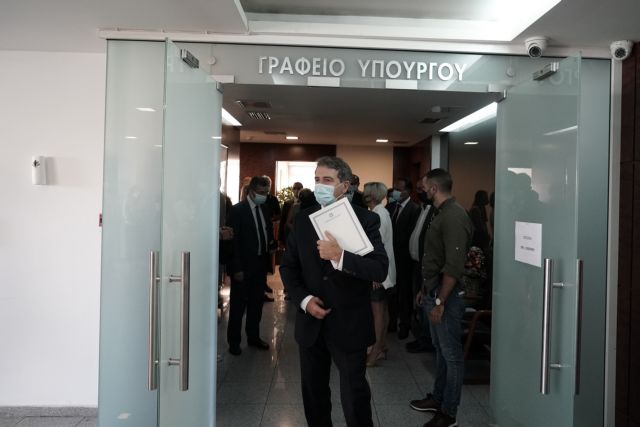 Αλλαγή σκυτάλης στο υπ. Προστασίας του Πολίτη – Οι φωτιές… έκαψαν τα τελευταία χρόνια τρεις υπουργούς