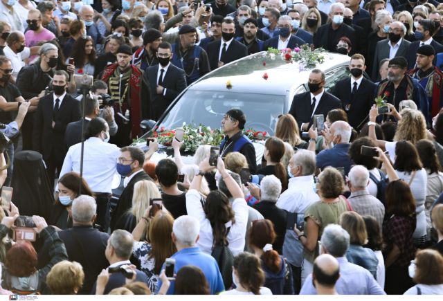 Μίκης Θεοδωράκης – Η Ελλάδα αποχαιρετά τον μεγάλο μουσικοσυνθέτη – Στην κρητική γη η σορός του