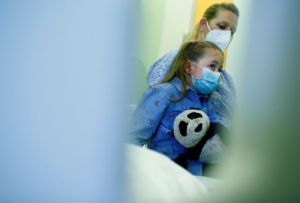 Κοροναϊός – Συναγερμός για τη διασπορά στα παιδιά – Φόβοι ότι θα αυξηθούν οι νοσηλείες