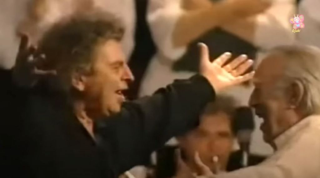 Μίκης Θεοδωράκης – Διάσημος Ολλανδός βιολιστής τον αποχαιρετά με τον «Ζορμπά»