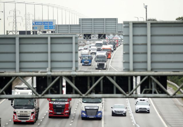 Βρετανία – Οι οδηγοί φορτηγών προειδοποιούν – «Οι τιμές των Χριστουγέννων θα αυξηθούν»