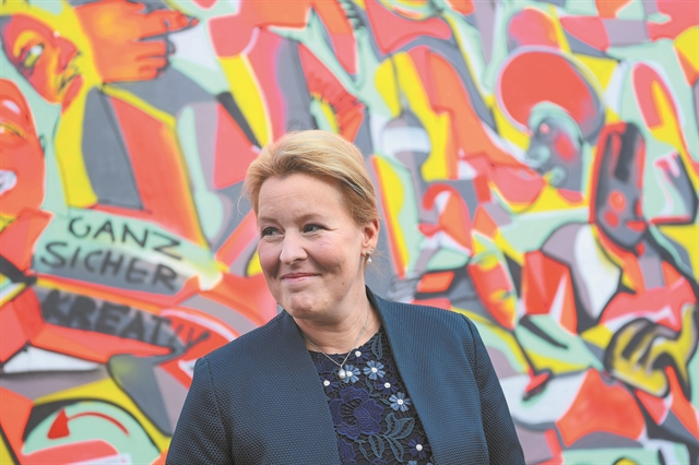 Η πρώτη κυβερνήτης-δήμαρχος του Βερολίνου και ο γρίφος των απαλλοτριώσεων