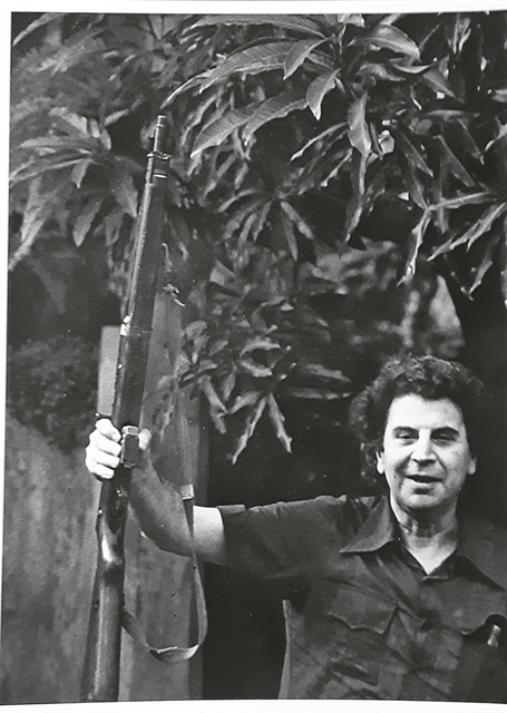 Με το όπλο των Σαντινίστας