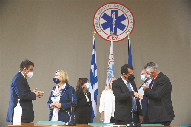 «Μπλόκο» στους αρνητές που οδηγούν την πανδημία