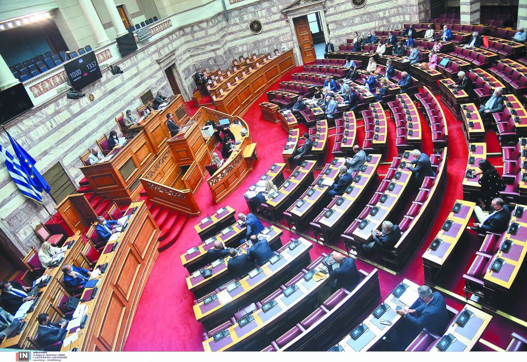 «Βγήκαν τα μαχαίρια» στη Βουλή για τη ΔΕΗ