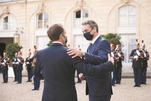 Συμφωνία για εκλογές και αποχώρηση των ξένων δυνάμεων