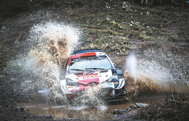 Ενα σκαλί πιο πάνω