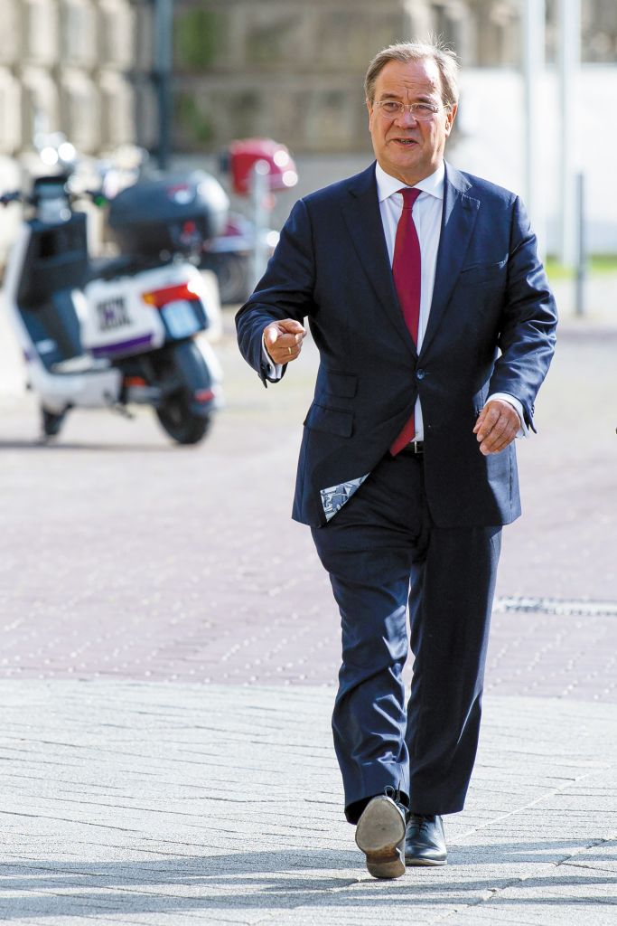 Οι τρεις μνηστήρες της καγκελαρίας