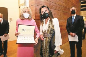 Ο Μπρεχτ, ο Τσίπρας και μια… μνημειώδης προσθήκη