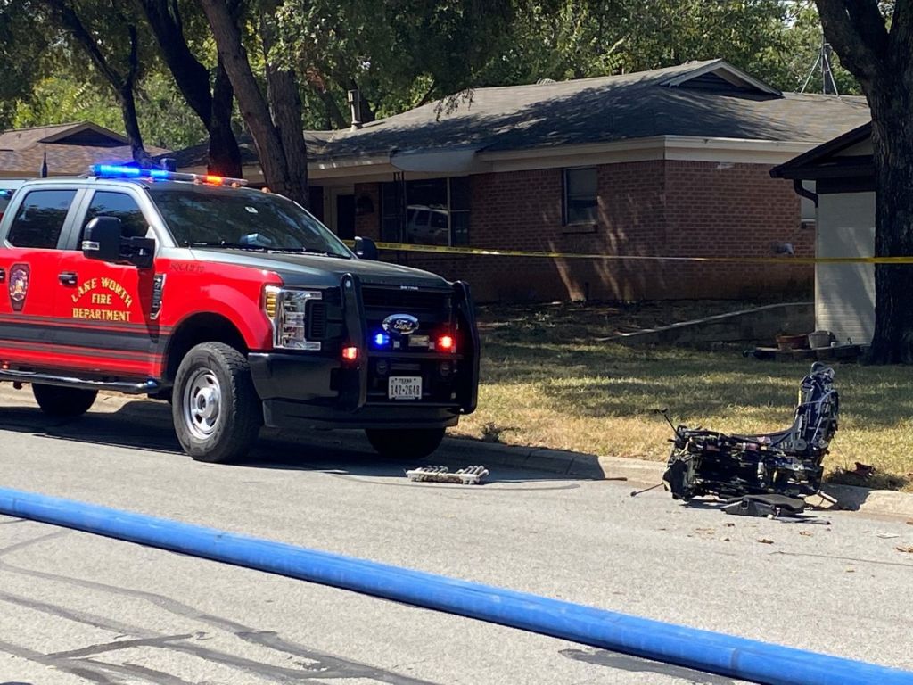 Τέξας – Στρατιωτικό εκπαιδευτικό αεροσκάφος έπεσε σε σπίτια