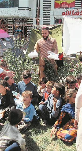 Ο κόσμος τους τελείωσε με έναν λυγμό