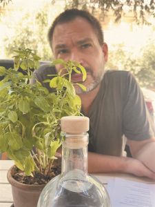 «Οι καλλιτέχνες σήμερα είναι περισσότεροι από το κοινό»