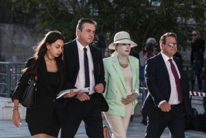 Επίθεση με βιτριόλι – Η Ιωάννα απέναντι στη γυναίκα που της έκανε τη ζωή εφιάλτη – Οι συγκλονιστικές στιγμές της δίκης