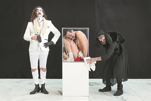 «Μόνο το χιούμορ θα μας σώσει»