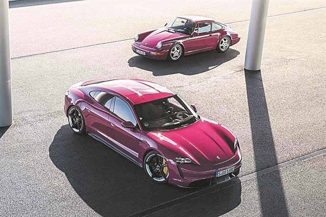 Παρκάρει μόνη της η Porsche Taycan