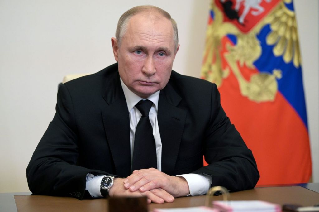 Παραμένει σε καραντίνα ο ρώσος πρόεδρος Πούτιν