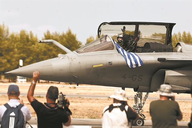 Αεροπορικό υπερθέαμα και αμυντική διπλωματία