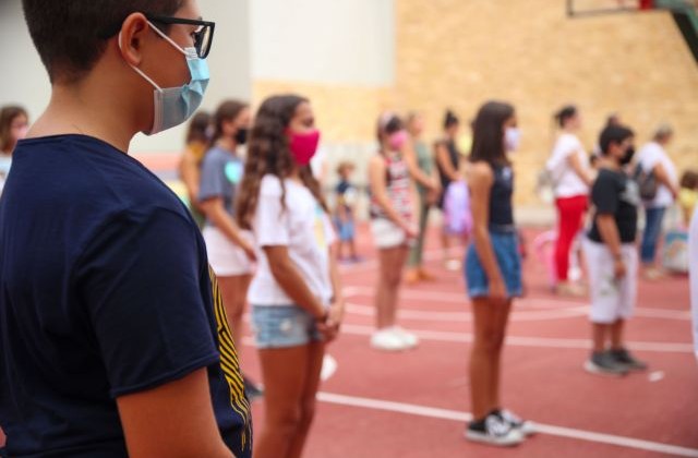 Κοροναϊός – Ραγδαία αύξηση κρουσμάτων στους εφήβους – Πώς θα ανοίξουν τα σχολεία | tanea.gr