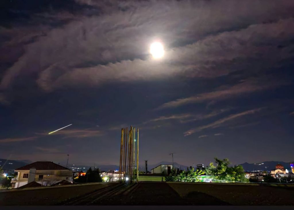 Μετεωρίτης «έσκισε» τον ουρανό της Ελλάδας και έκανε τη νύχτα μέρα