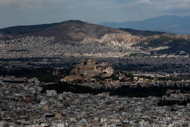 Καιρός – Βοριάδες και αραιές νεφώσεις τη Δευτέρα