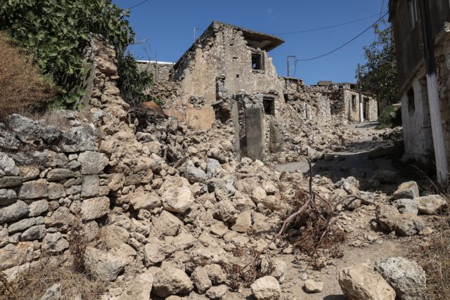 Σεισμός στην Κρήτη – Το Αρκαλοχώρι βυθίστηκε κατά 15 εκατοστά – Τα 5,3 Ρίχτερ το ισοπέδωσαν