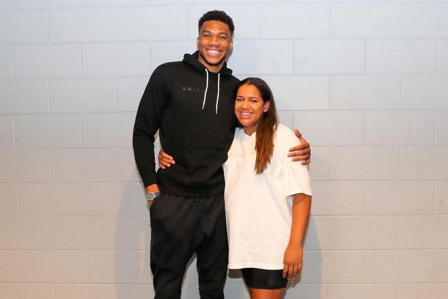 Αντετοκούνμπο – Η τρυφερή φωτογραφία με την αγκαλιά των γιων του και το μήνυμα της Μαράια