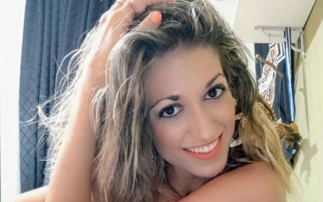 Γυναικοκτονία στη Ρόδο – Θρήνος, θλίψη και οργή στην κηδεία της 32χρονης Ντόρας